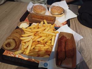 Onion rings mushrooms croquette hamburgers frikadel at Pepas Vegan Frituur in Leuven