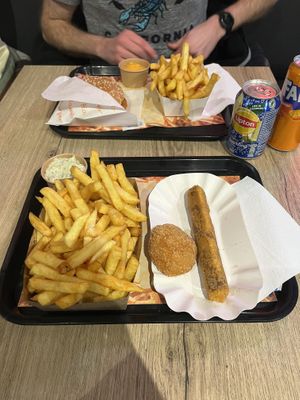 Back: Chick’n burger, small portion of fries & andalouse sauce. Front: Cheese croquette, viandel, medium portion of fries & homemade tartare.   at Pepas Vegan Frituur in Leuven