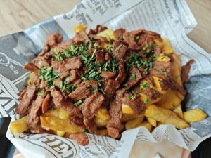 Bacon cheezy fries at Pepas Vegan Frituur in Leuven