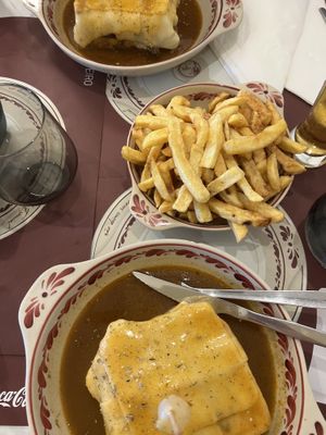 Francesinha vegan com batata  at Cufra Aveiro in Aveiro