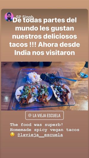 De todas partes del mundo les gustan nuestros tacos  at La Vieja Escuela in Playa Del Carmen