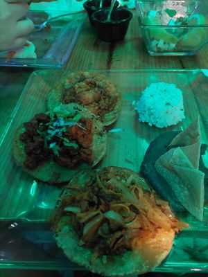 Tacos amazing at La Vieja Escuela in Playa Del Carmen