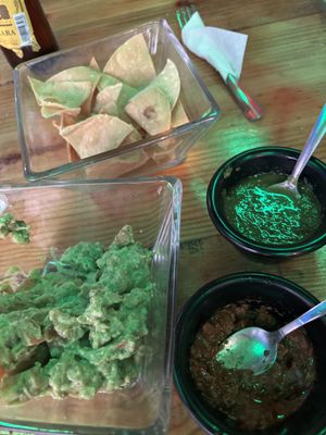 Guacamole and chips #Veganuary at La Vieja Escuela in Playa Del Carmen