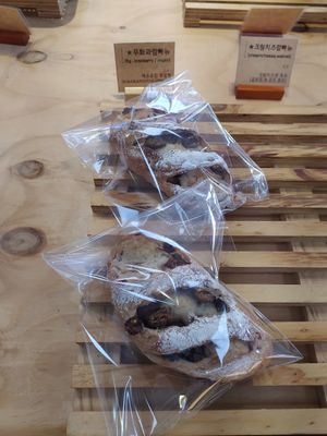 Fig bun at Bakery Café in Seogwipo