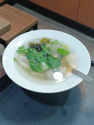 餛飩湯 at Rude Vegetarian Noodle World in New Taipei City