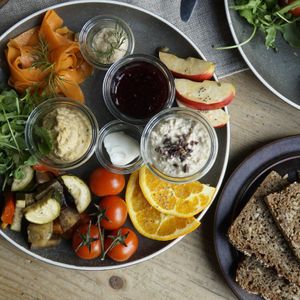 Vegan breakfast with plant-based salmon and various spreads at mmhio in Kiel