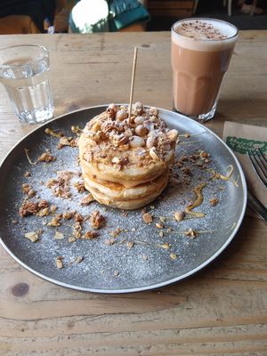 Vegan peanut butter pancakes at mmhio in Kiel