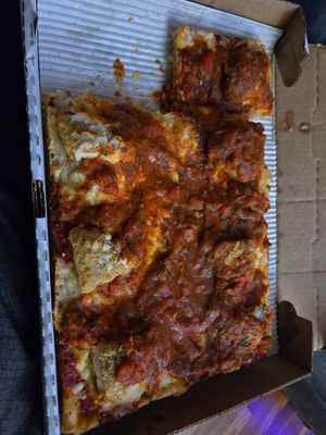 Plant based chicken parm pizza 🍕 at Underground Pizza in Towson