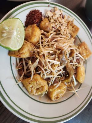 Pad Thai was okay at Chà Là in Hanoi