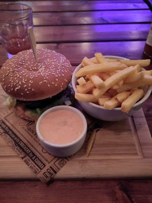 Falafel burger at Siguldas Ezītis miglā in Sigulda