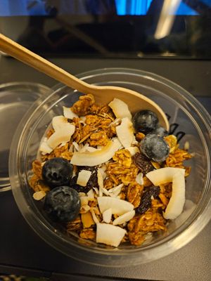 Kokos Heidelbeer Müsli at Pret A Manger - Hauptbahnhof in Frankfurt