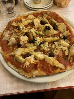 Vegan pizza with artichokes & olives   at Pizza Pazza in Vila Do Bispo