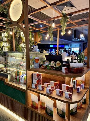 Best vegan Brownie in the whole wide world 🙌🏽🙌🏽🙌🏽  at CGH - Hera Organika - Departures After Security in Sao Paulo