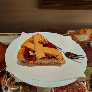 Crostata with jam at Il Forno di Un Chicco in Bologna
