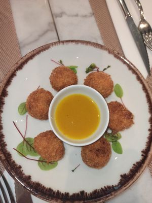 Croquetes de alheira de grão-de-bico at Veganapati in Lisbon