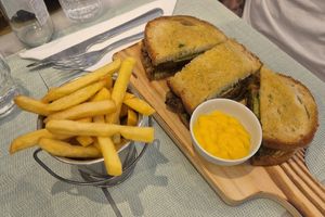 Mumbay Sandwich at Veganapati in Lisbon