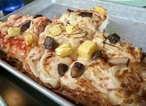 Gluten free vegan pizza with vegan cheesee  at Wrestaurant at the Palace in St Paul