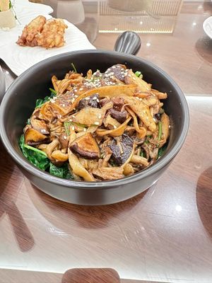 Mushroom Pot   at Dar Soo Vegetarian 大素@大愛素食餐廳 - Pavilion KL in Kuala Lumpur