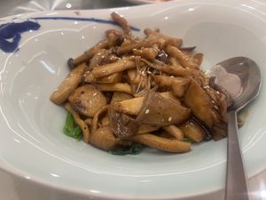Mixed mushroom with truffle   at Dar Soo Vegetarian 大素@大愛素食餐廳 - Pavilion KL in Kuala Lumpur