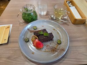  at EVERYONEs CAFE in Tokyo