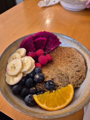 Please note that the other vegan pancakes served are with dairy yoghurt on top. The only toppings you can choose is agave, peanut butter and fruit at Ju De Ló in Matosinhos