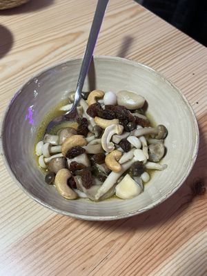 Cogumelos salteados - Sautéed mushrooms  at SHANTI - Cantina Vegan in Marinha Grande