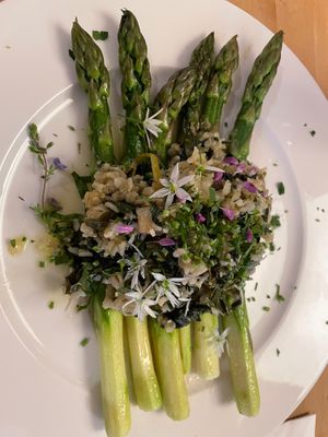 Grüner Spargel mit Risottoreis at Dorfstube in Gersfeld