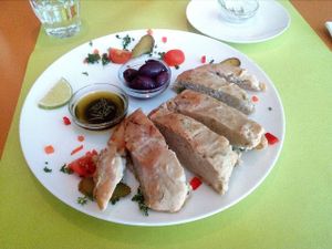 Garlic bread with olives and olive oil at Veggies on Fire in The Hague