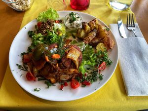 Meditterean-inspired beetrot seitan with rosemary potatoes at Veggies on Fire in The Hague