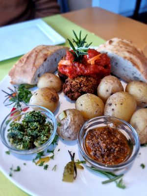 Starter: papas arrugadas & albondigas at Veggies on Fire in The Hague