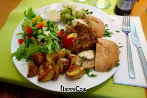 Chipotle Burger with oven roasted potatoes and salad. at Veggies on Fire in The Hague