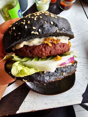 Truffle burger at Vegan Pirates by CloudEatery in Berlin