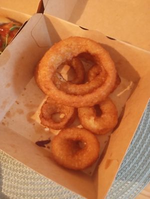 "On & On (ion Rings)" with separate BBQ Dip at Vegan Pirates by CloudEatery in Berlin