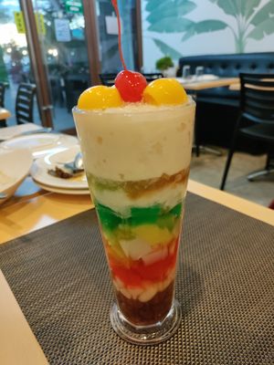 Halo halo at Vegan Island in Cebu