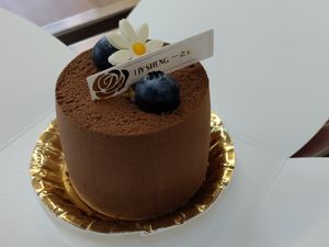 Chocolate hazelnut peach mousse at I Jy Sheng Zhongxiao Dunhua Branch - 一之軒幸福烘焙 忠孝敦化店 in Taipei