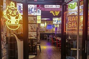 Vegan ramen, vegan bao, vegan dumpling/gyoza, wakame salad,  edamame at Ramen Shifu in Reus
