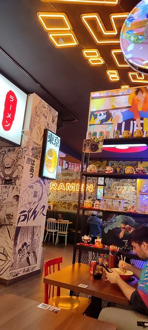 Decoración muy alegre y chula at Ramen Shifu in Reus
