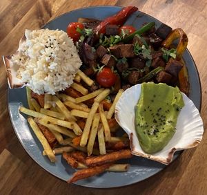 Tofu saltado at Peruwiana in Wroclaw