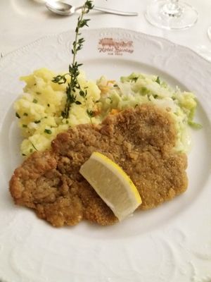 Schnitzel mit Wirsinggemüse und Kartoffelstampf at Die Weinstube Nachhaltig Geniessen in Zeltingen