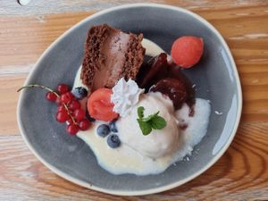 Mousse au Chocolatkuchen at Die Weinstube Nachhaltig Geniessen in Zeltingen