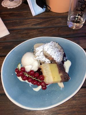 Himmliches Dessert in der Weinstube at Die Weinstube Nachhaltig Geniessen in Zeltingen