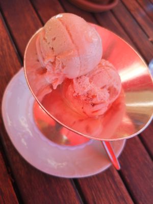 Ice cream Toffee at Die Weinstube Nachhaltig Geniessen in Zeltingen