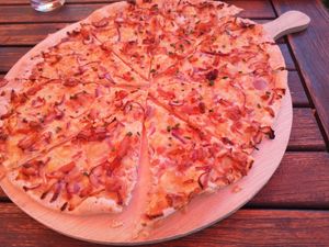 Flammkuchen at Die Weinstube Nachhaltig Geniessen in Zeltingen