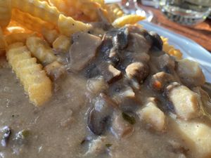 Rahmschnitzel  at Die Weinstube Nachhaltig Geniessen in Zeltingen