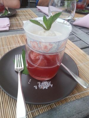 Rhubarb-Dessert at Die Weinstube Nachhaltig Geniessen in Zeltingen