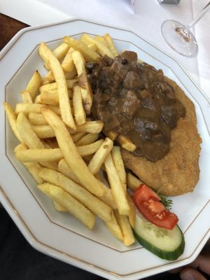 „Schnitzel“ with french fries and mushroom cream Sauce  at Die Weinstube Nachhaltig Geniessen in Zeltingen