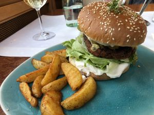burger nicolay with potatos  at Die Weinstube Nachhaltig Geniessen in Zeltingen