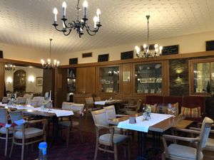 the dining area  at Die Weinstube Nachhaltig Geniessen in Zeltingen