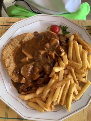 Schnitzel with mushroom sauce  at Die Weinstube Nachhaltig Geniessen in Zeltingen