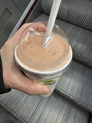 Very irresistible:
Fraise, Ananas, Banane, Pomme, Boisson au soja vanillé  at Guapa - Midi in Brussels